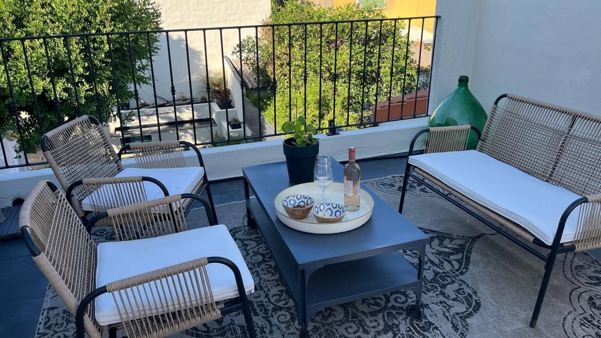 Bas-Vernet Apartment | A terrace close to the city center