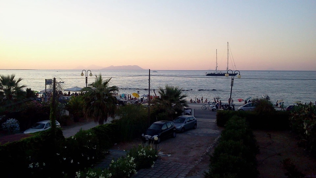 Falcone Apartment | A terrace overlooking the sea ....