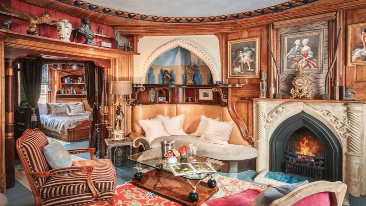Covent Garden Apartment | A Theatrical Pied a Terre, Close to Absolutely Everything in Central London.