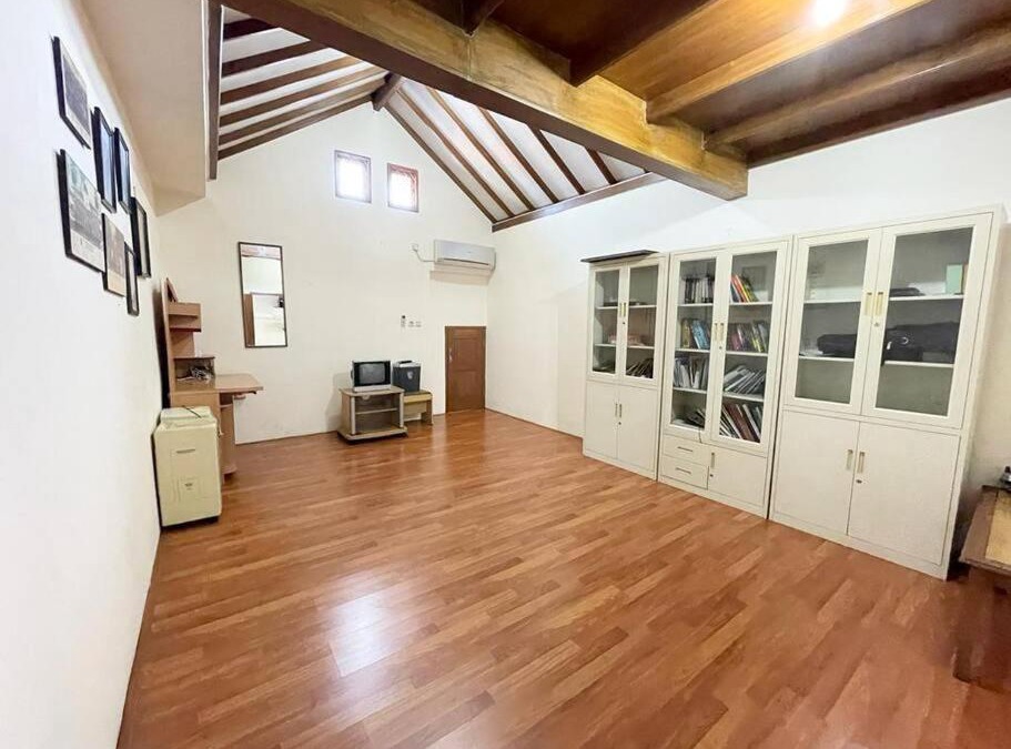 Kebayoran Lama House | A Three Story House in City Center