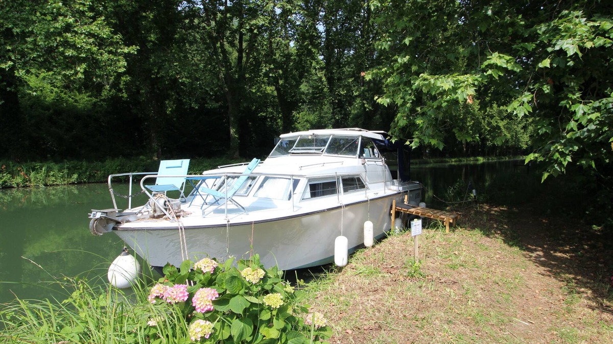 Meilhan-sur-Garonne Boat Rental | A timeless night aboard the Terry Carly!