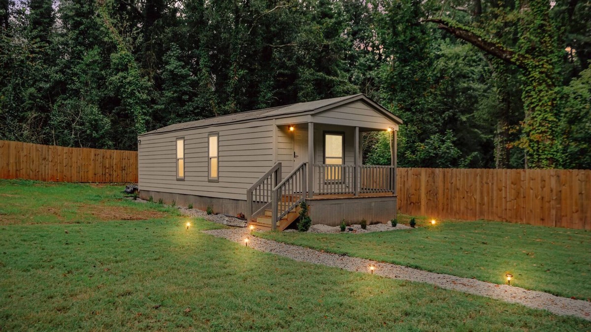 Atlanta House | A Tiny Escape - Minutes away from most ATL attractions