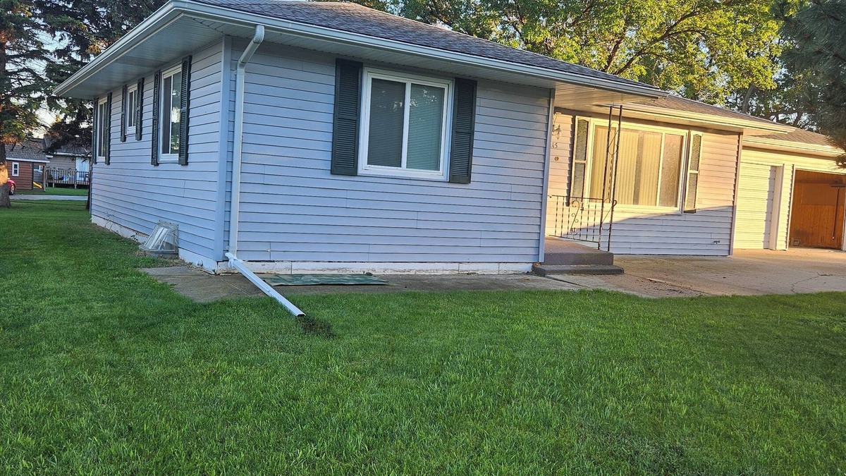Britton House | A Touch of Green-delightful 2 bdrm house in Britton S.D. with Garage.