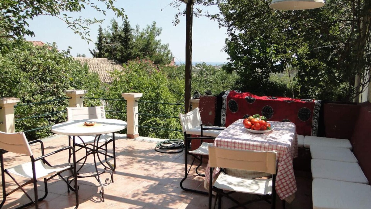 Astros House | A traditional house for all seasons. Enjoy the sun, sea but also the mountains!