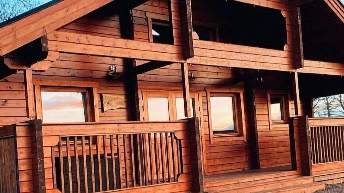 Gorebridge Cabin | A traditional Scandinavian style lodge, with stylish wooden interior decorated with a Scottish theme