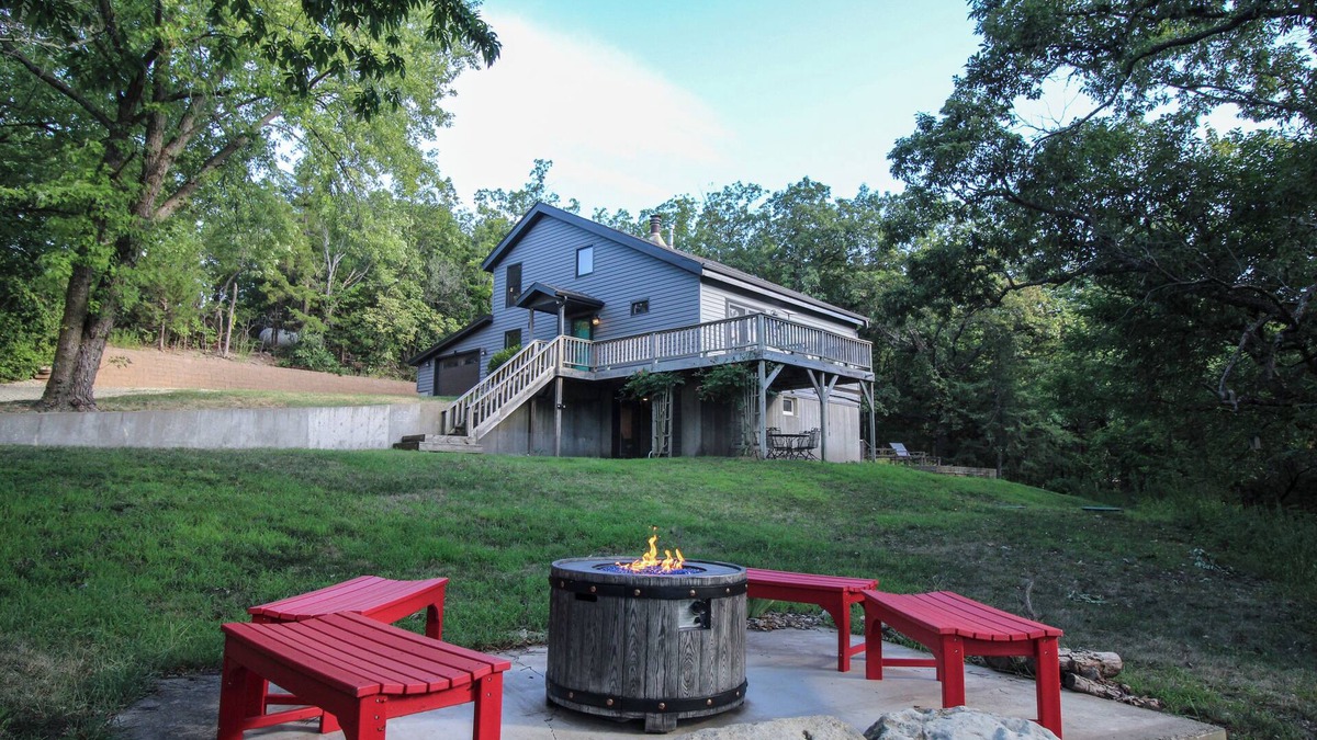 Manhattan House | A Tranquil hideaway near Tuttle Creek Laken