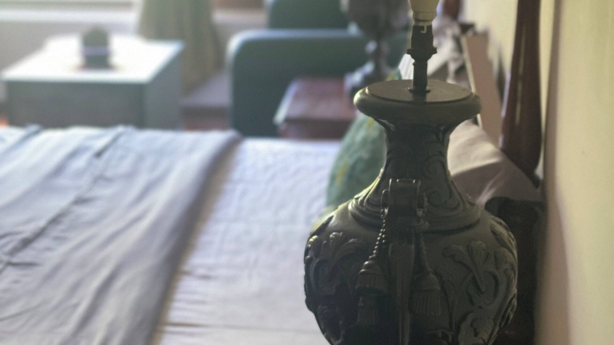 Lajpat Nagar House | A tranquil sojourn in the heart of the city. A spacious duplex with large rooms.