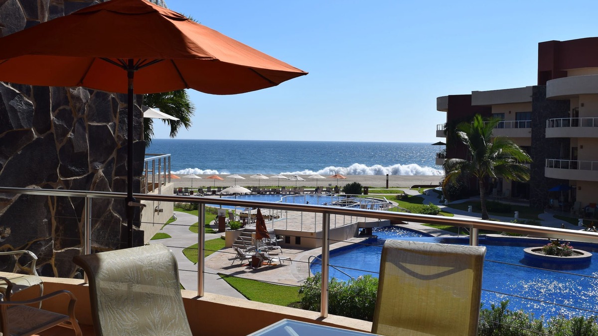 Isla Navidad Condo | A tropical 2 bedroom 2 bathroom resort on the stunning Playa de Coco beach
