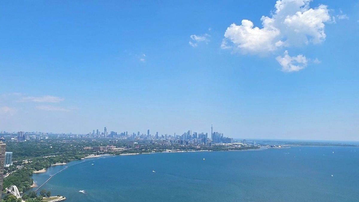Humber Bay Condo | A True Urban Oasis by the Water! A luxury stay at this Highrise condo.