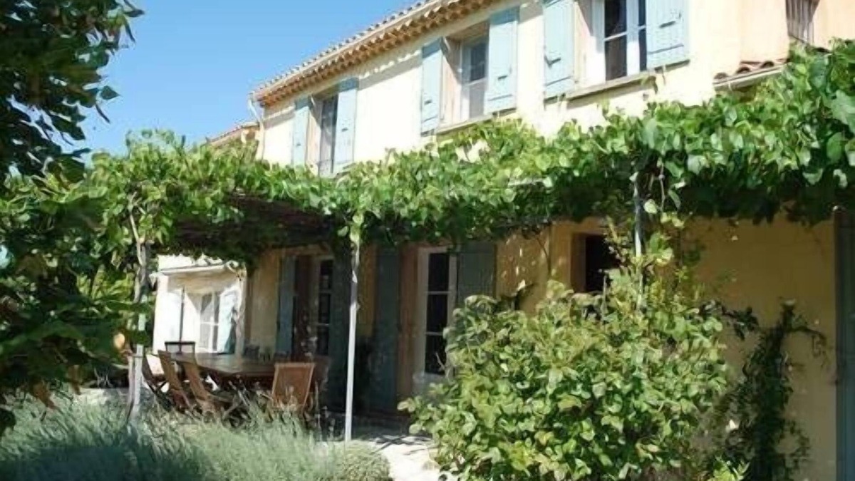 Sablet Villa | A truly beautiful, secluded Provencal house with pool surrounded by vineyards