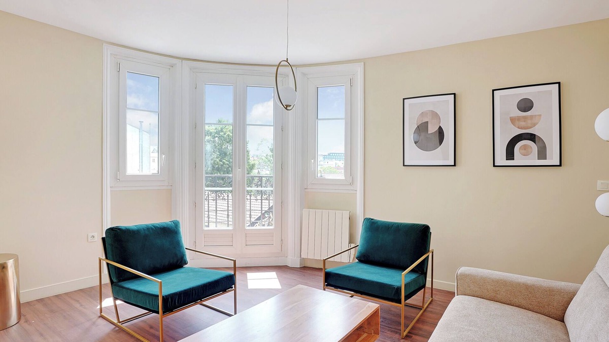 Les Puces de Saint-Ouen Apartment | A Typical 1-BR in St-Ouen Parisian Flea Market
