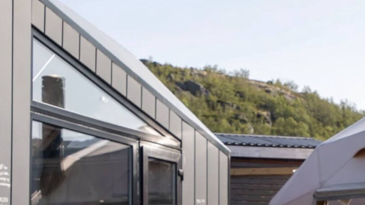 Tromso Cottage | A uniqe arctic glamping experience in one of the worlds best aurora hotspots
