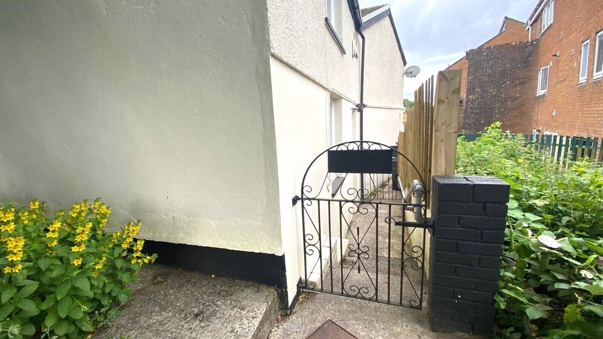 Merthyr Tydfil Cottage | A unique and stylish getaway cottage. Short stroll to Cyfarthfa Park/Castle.