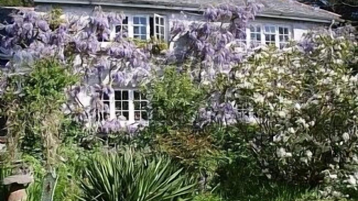 Castallack House | A Unique And Spacious Edwardian House Perfect For Family Get Togethers And Share