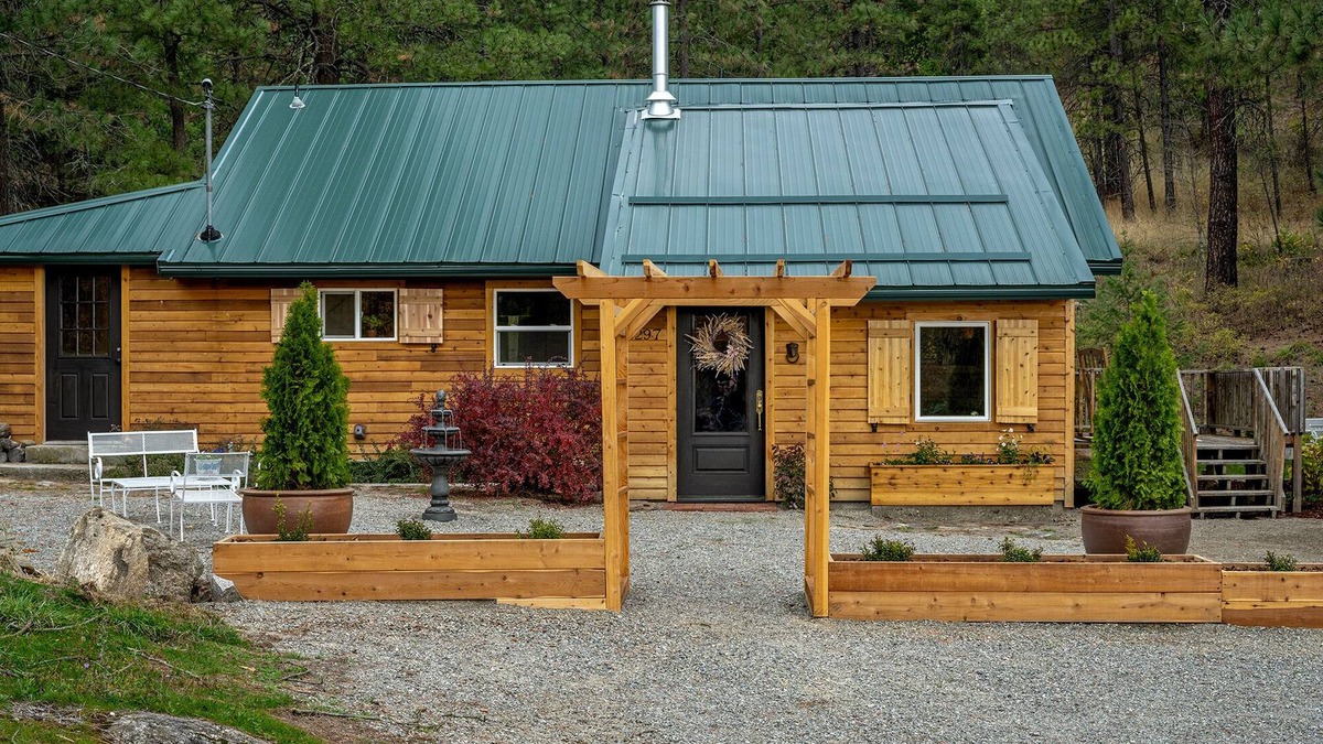 Rathdrum House | A unique couples retreat nestled at the base of Rathdrum Mountain. Outdoor Sauna