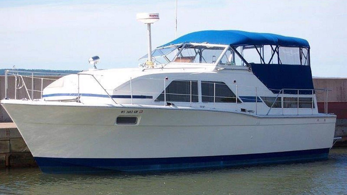 Bayfield Boat Rental | A vacation you won't forget, stay on a 35 foot boat!