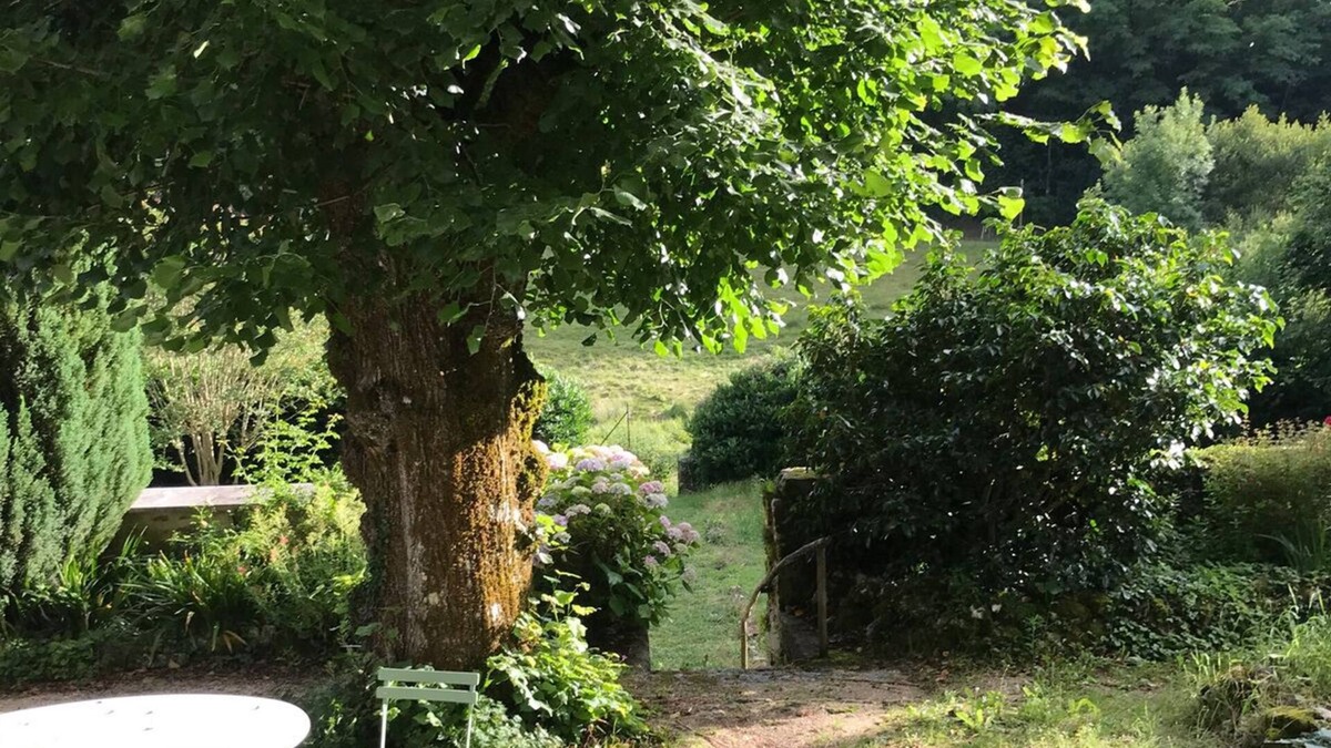 Piegut-Pluviers Bed & Breakfast | A valley in the heart of the village