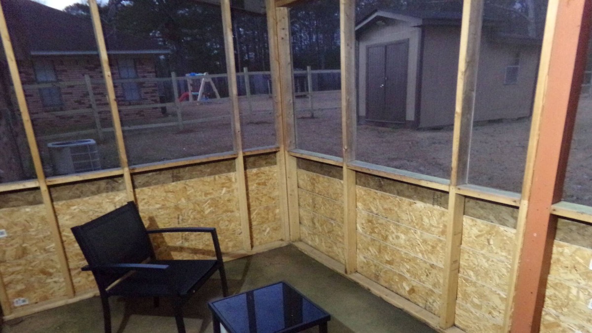 Jackson House | A very comfortable and quite abode, with inclosed back porch and privacy fence!!