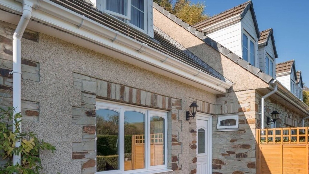 Saltash Cottage | A very spacious and versatile property suitable for couples, young families and those with an infant