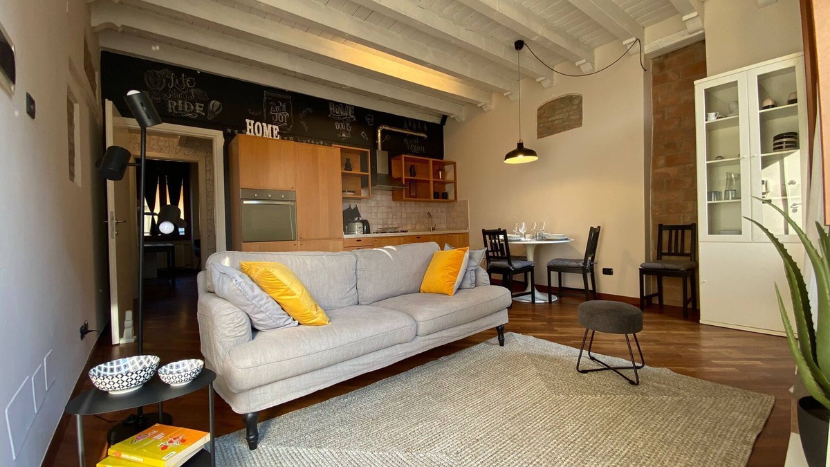 Centro Storico Sud Apartment | A view on Brescia's rooftops