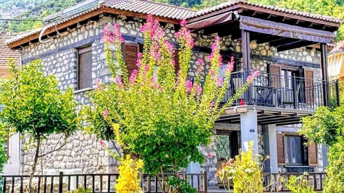 Mavromati Villa | A villa in the mountains with all amenities super close to great hiking tails