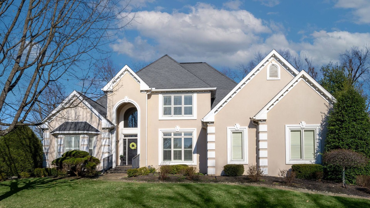 Crescent Hill House | A warm and inviting home located in one of Louisville’s sought-after areas. n