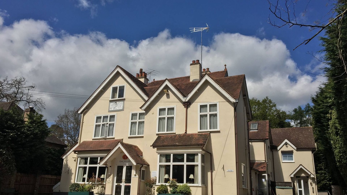 Crowthorne Hotel | A warm welcome awaits you at The Dial House Hotel and Restaurant in Crowthorne.
