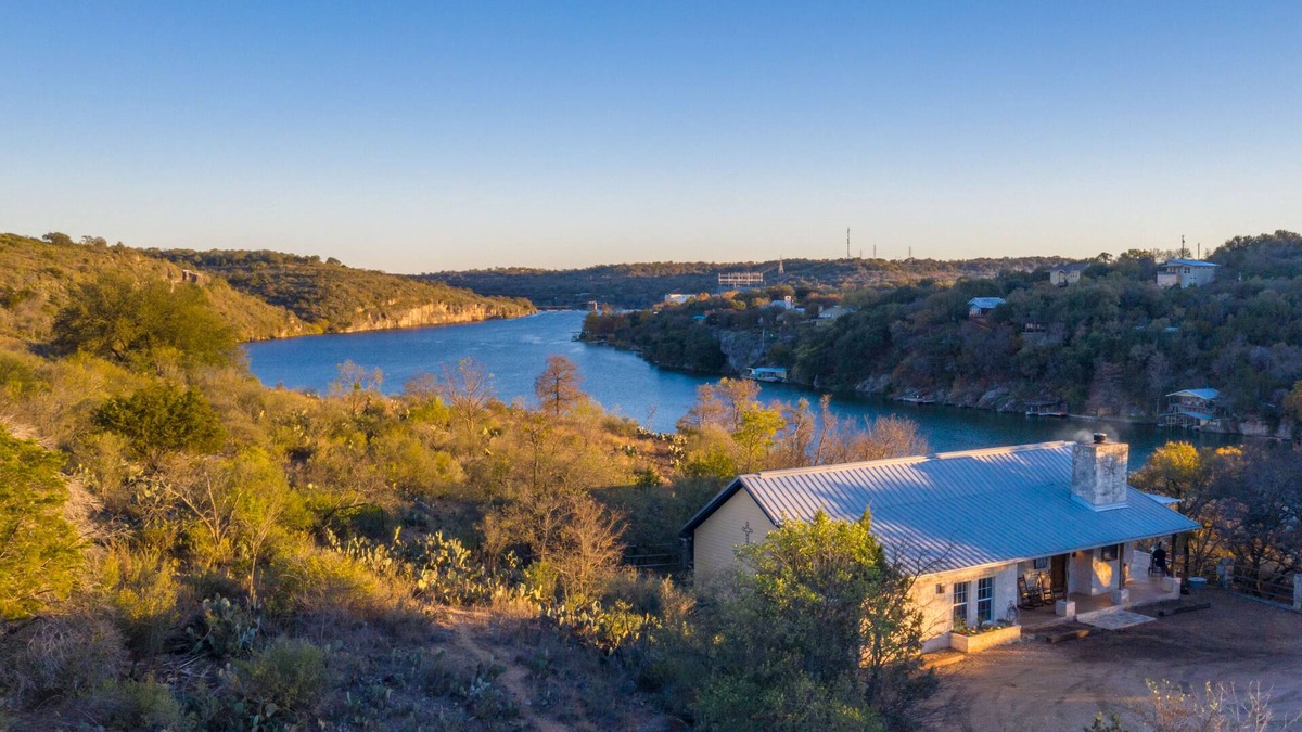 Marble Falls House | A "Willie" Nice House, with a Willie nice view! 509 East Avenue, Marble Falls
