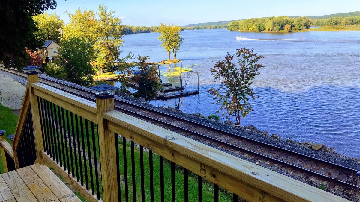 Guttenberg House | A Winter Get Away with Amazing Views of the Mississippi!