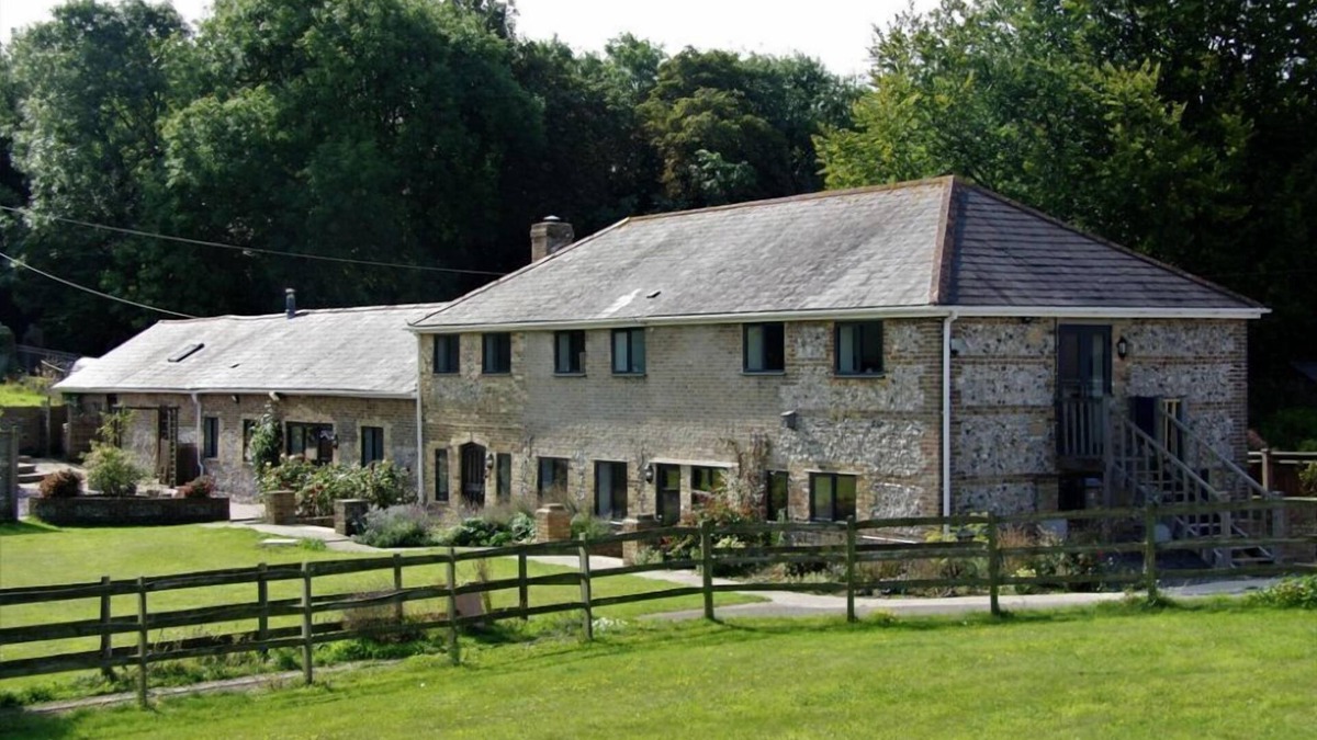 Martin House | A wonderful luxurious large family home sleeping 12 with a huge garden and a swimming pool