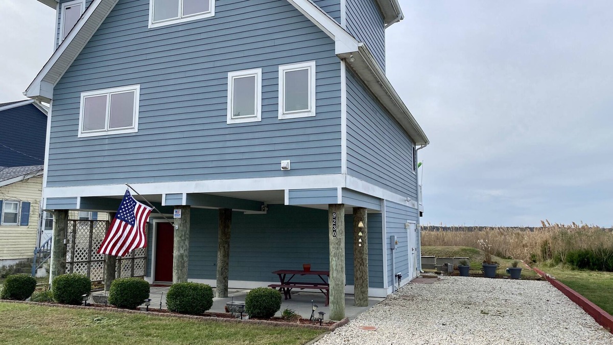 Milford House | A wonderful retreat in this unique bayside village!