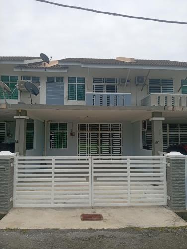 Kangar House | A&Z Homestay Kangar with 4 Bedroom 3 Bathroom