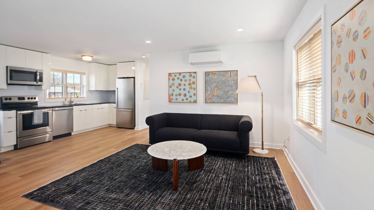 Ardmore Apartment | A1 @ Auberge - Charming 1-bedroom apartment with WiFi, AC in delightful Ardmore
