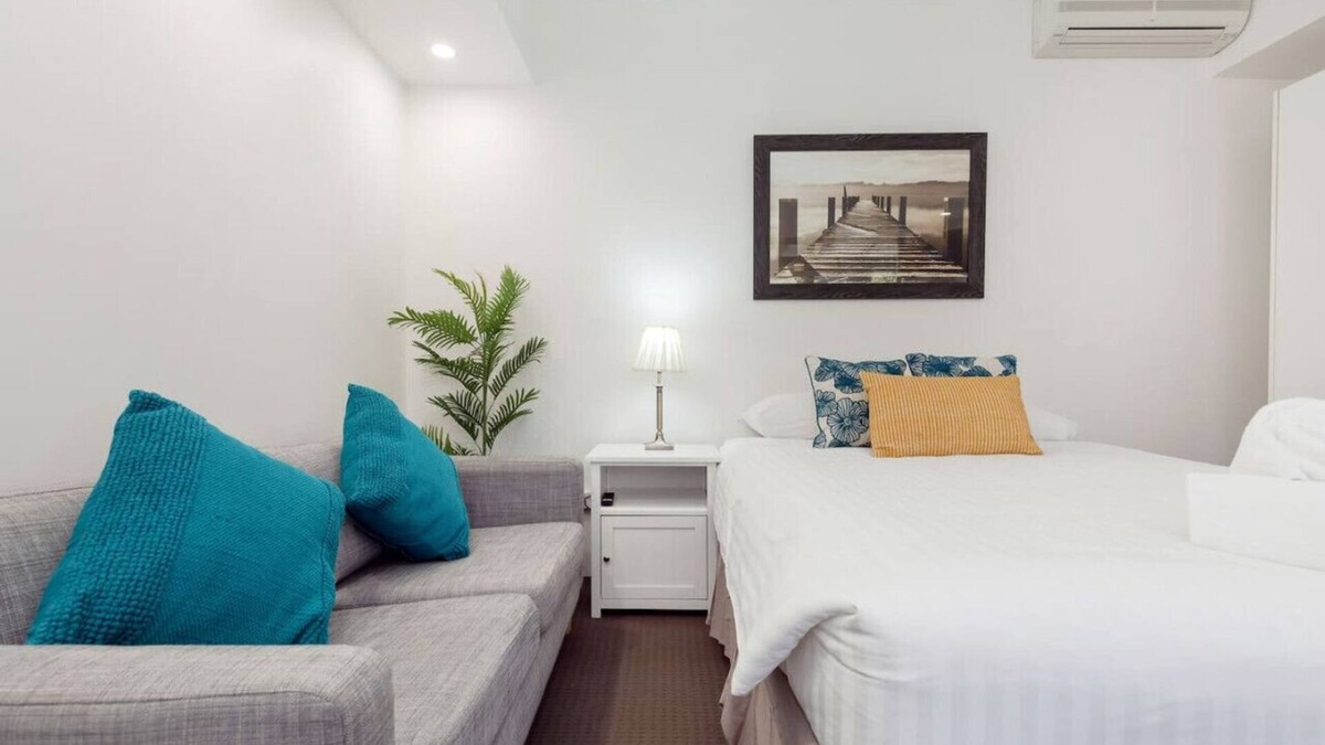 Connolly Apartment | A1 - Stylish, light-filled 2 bed apt. Free Wi-Fi!