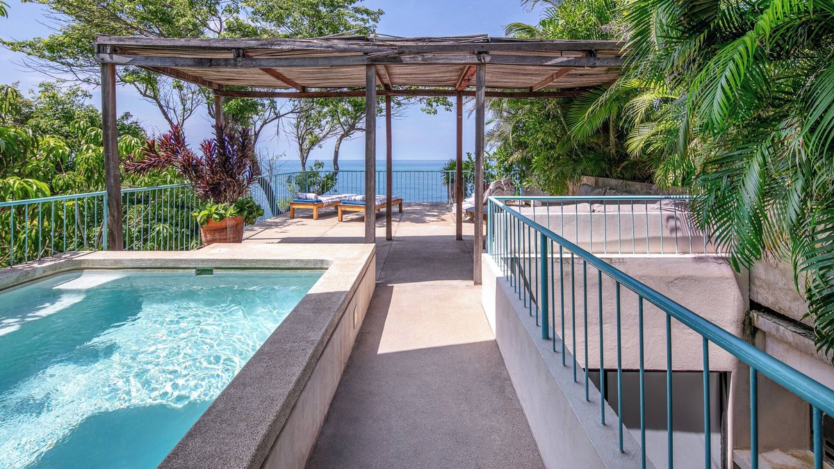 Hidalgo Villa | A3 King Suite Over Cliffs With Amazing Ocean View
