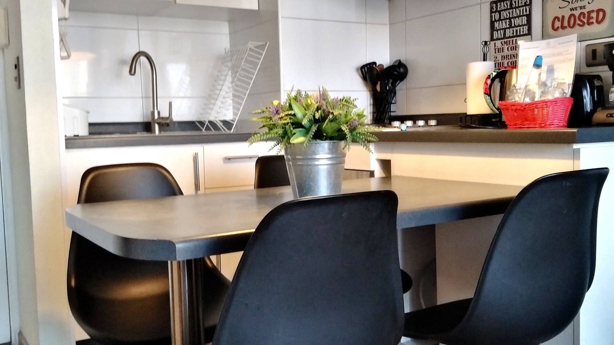 Las Rejas Apartment | A3 Nice, cozy 2 BD up to 5 subway views