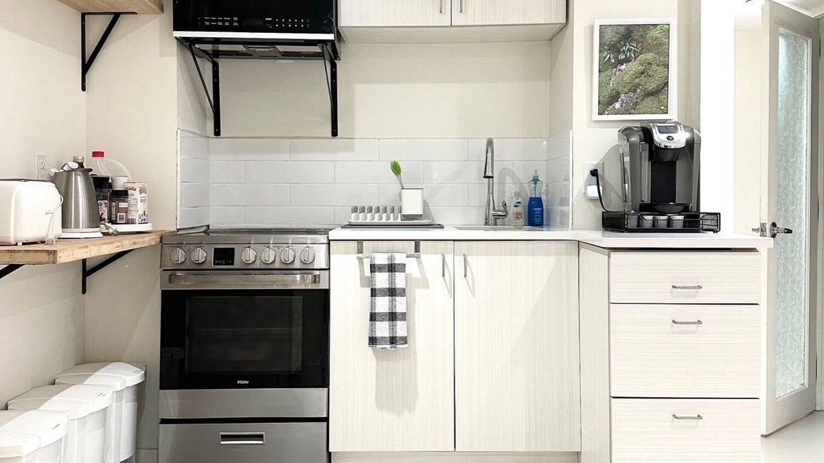 Waterloo Apartment | AAA location. Best location in Waterloo. Private Larger Bedroom A