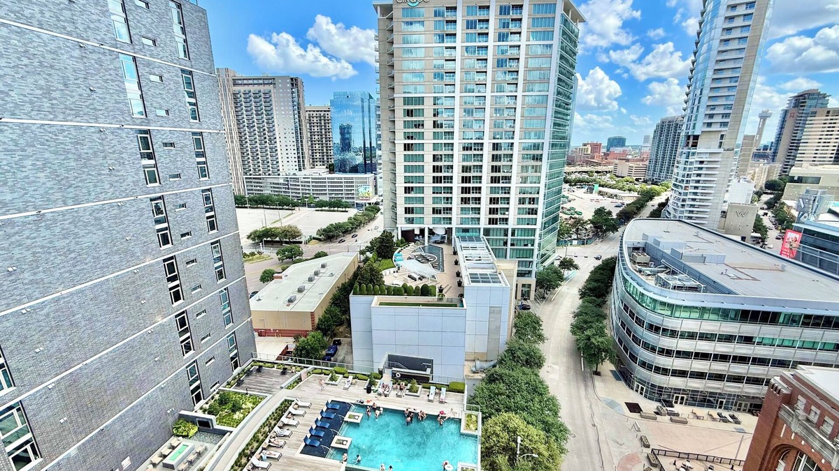 Uptown Apartment | AAC Stars, Mavs, Dallas, TX/free parking