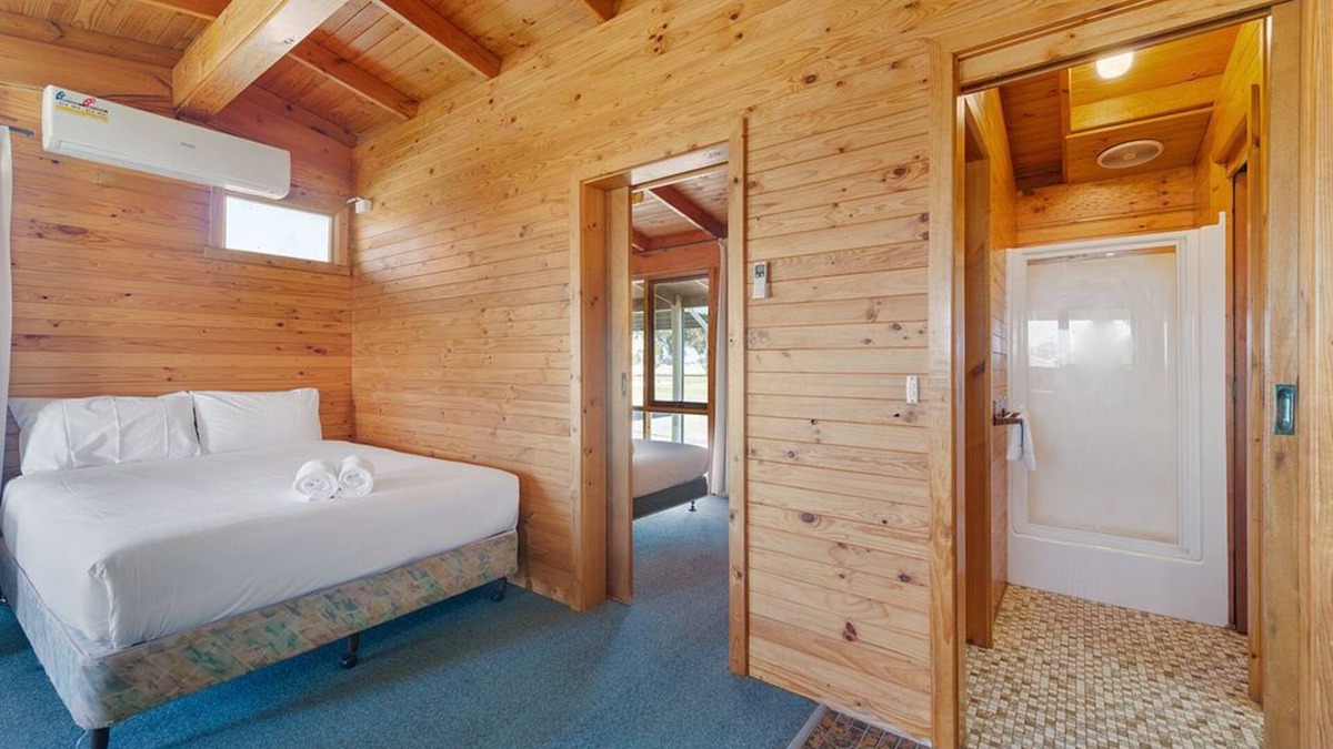 Mulwala Cabin | Aaroona Resort private cabins close to the shores of Lake Mulwala