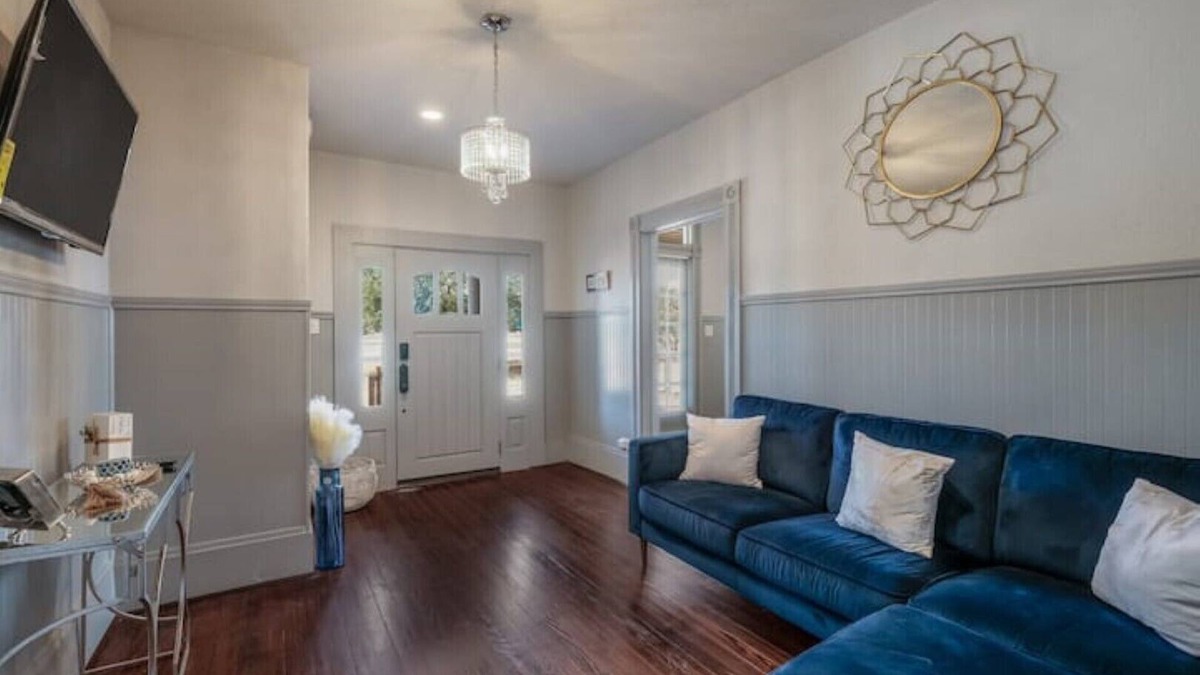 Government Hill House | AAV Home Unit A-New!Adorable 2BR Near Fort Sam/Pearl/DT