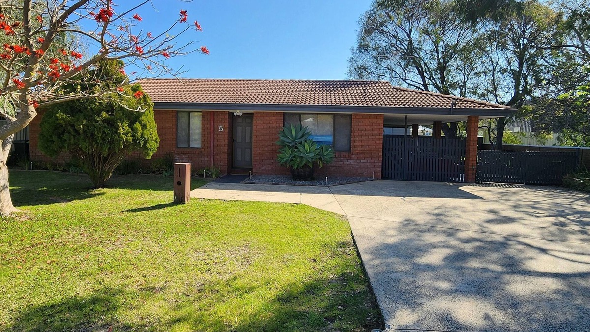 Abbey House | Abbey Beach Cottage, Busselton - By The Beach - Pet Friendly