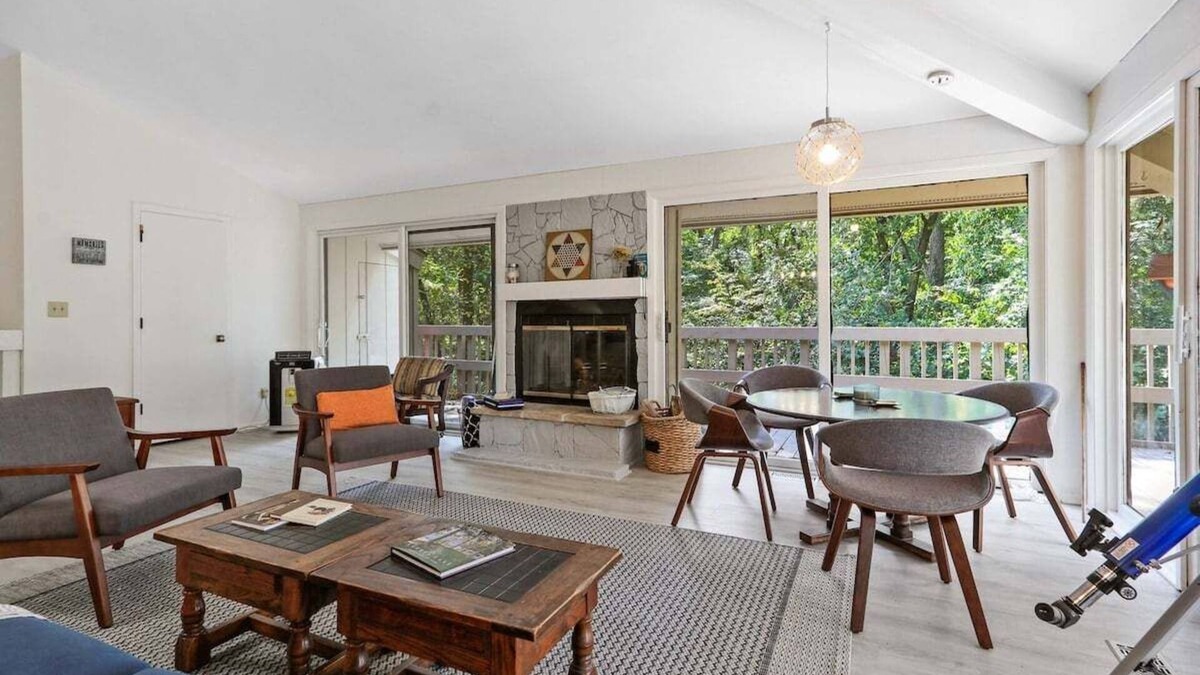 Fontana Condo | Abbey Springs Escape Condo |Pet Friendly |Wrap-Around Deck |Secluded |Golf Cart Included* | Pool