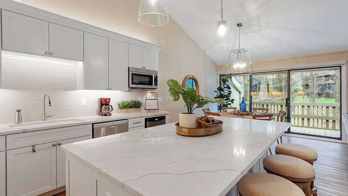 Fontana Condo | Abbey Springs | Private Community & Amenities!