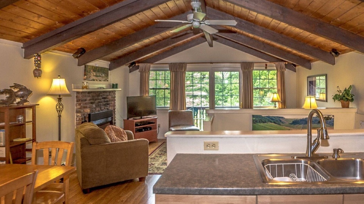 Intervale Ski Chalet | Abbott Brook Chalet B - Private Setting - 5 Mi from Storyland