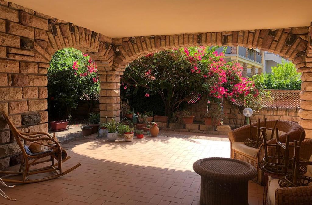 Bosa Historic Centre Apartment | Abbratzu Guest House - Sardinian style and garden