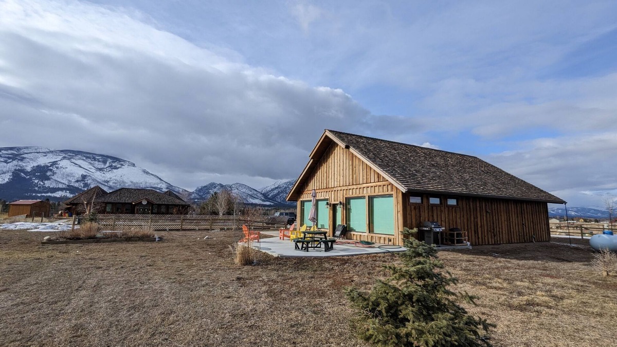 Grantsdale Cabin | ABC acres' Range View Cabin - Agritourism & Adventure in MT's Bitterroot Valley!