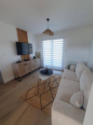 Aydoilles House | Abeille
