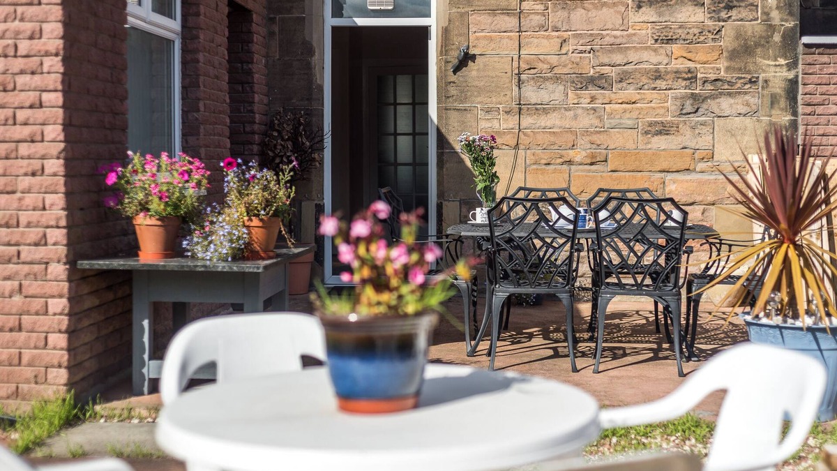 Bonnybridge House | Abercorn Lodge | Semi-Detached House (Budget Friendly)