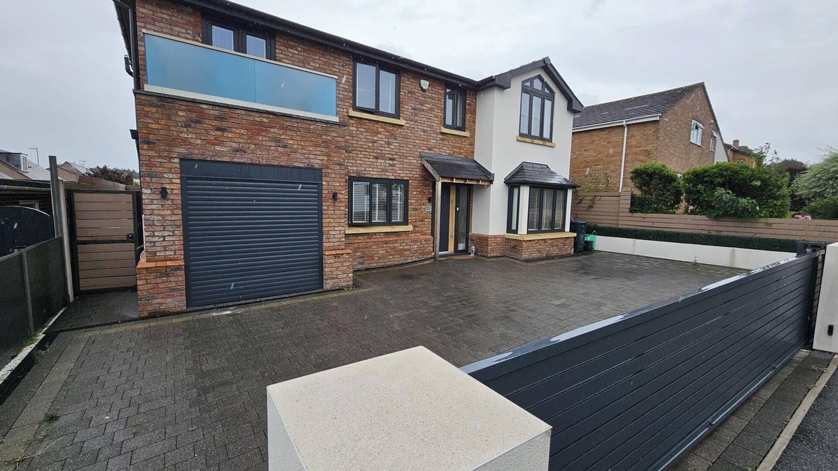 St George House | Abergele 3-Beds, Pet Friendly & Parking