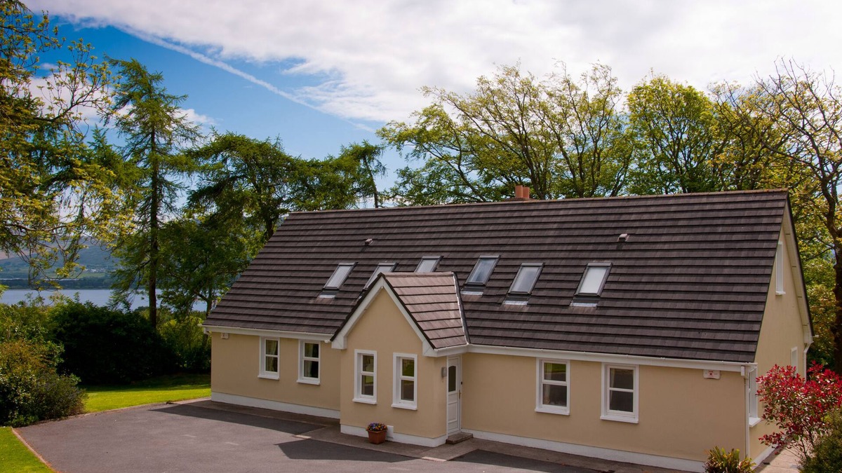 Hollywood Cottage | Abhainn Ri Farm Cottages With Stunning Lake & Mountain Views